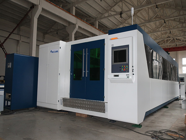 2500w全封闭Pattle表光纤激光切割机